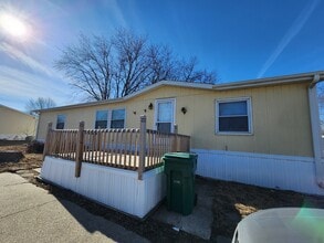 Building Photo - 700 W Ridgeway Ave