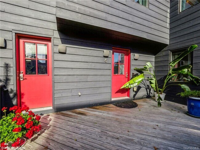 Building Photo - 6 Digger Phelps Ct