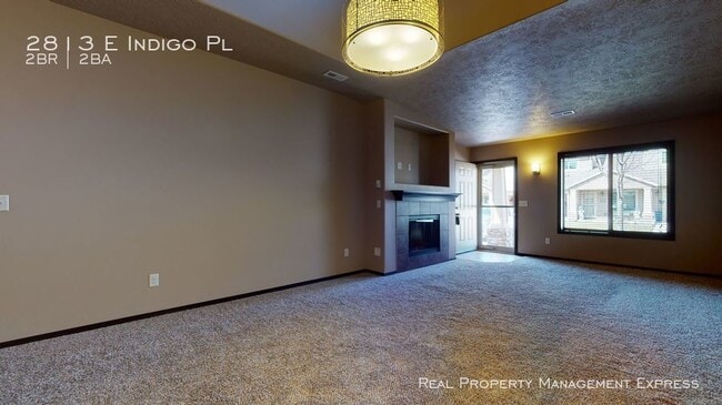 Building Photo - 2 Bed 2 Bath Townhouse with Attached Garage