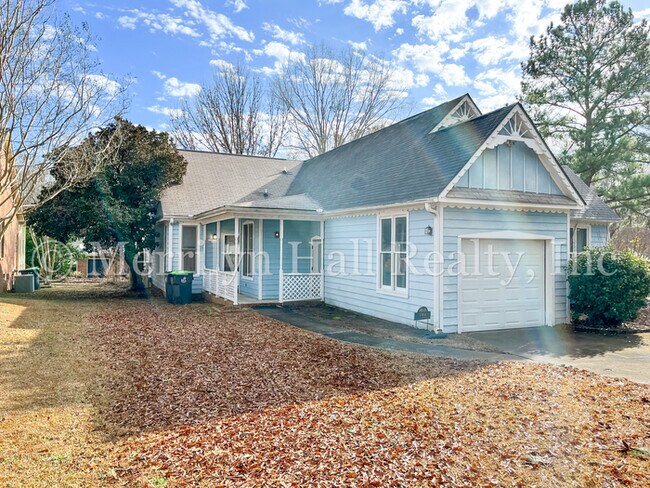 Foto del edificio - Charming Townhome with Garage! Close to the interstate and shopping!