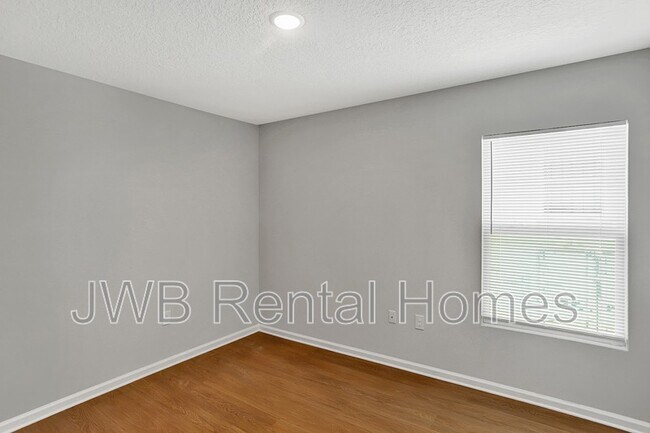 Foto del edificio - 1731 W 9th St