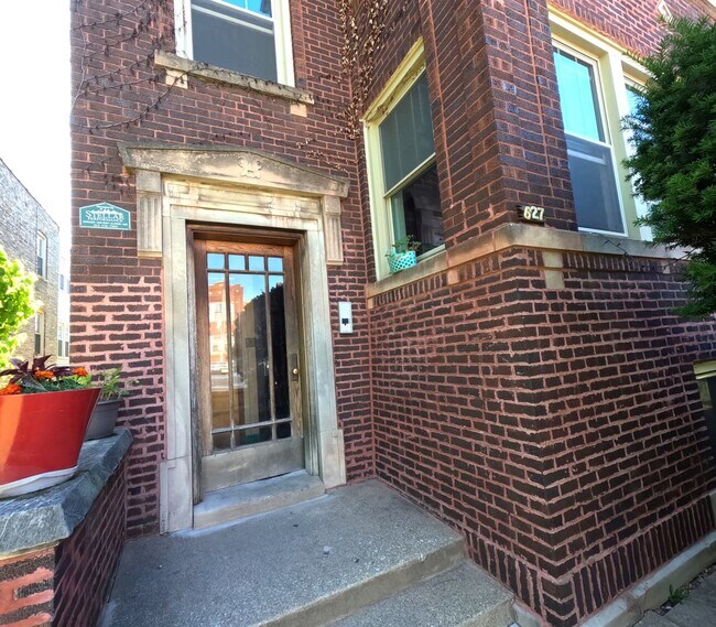 Foto del edificio - 627 Elgin Ave