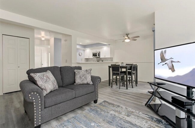 Foto del edificio - Federal Way Townhome Condo- 2 bedroom 2.5 bathroom, 1 car garage - Available NOW!