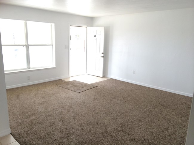 Building Photo - 1432 Parkway Dr