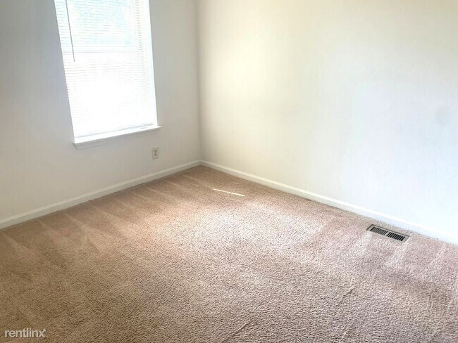 Building Photo - 3 br, 2 bath Duplex - 1015 50th St. by ODU...