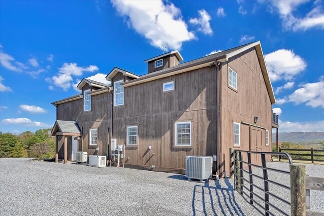 Building Photo - 1180 Longfield Rd