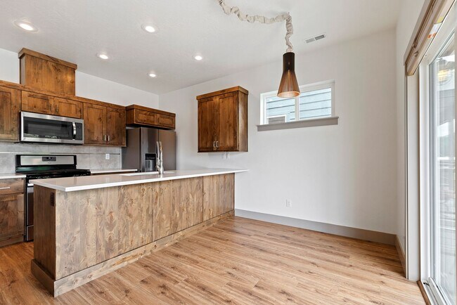 Building Photo - Urban 3 Story Custom Built Home _ Pet Frie...