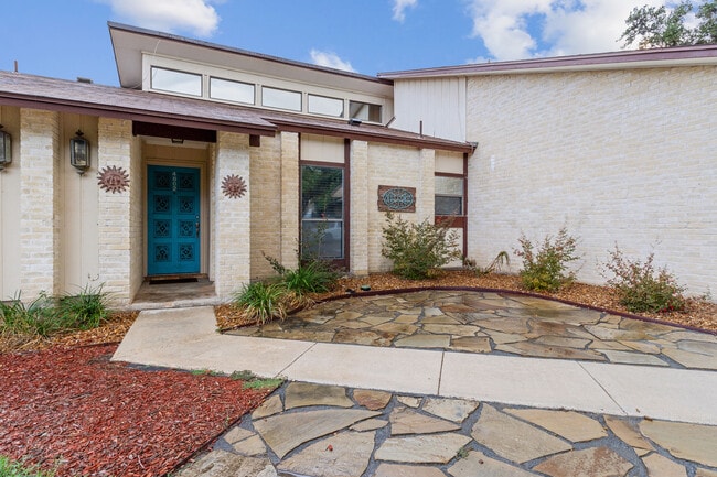 Building Photo - 4602 Pinecomb Woods St