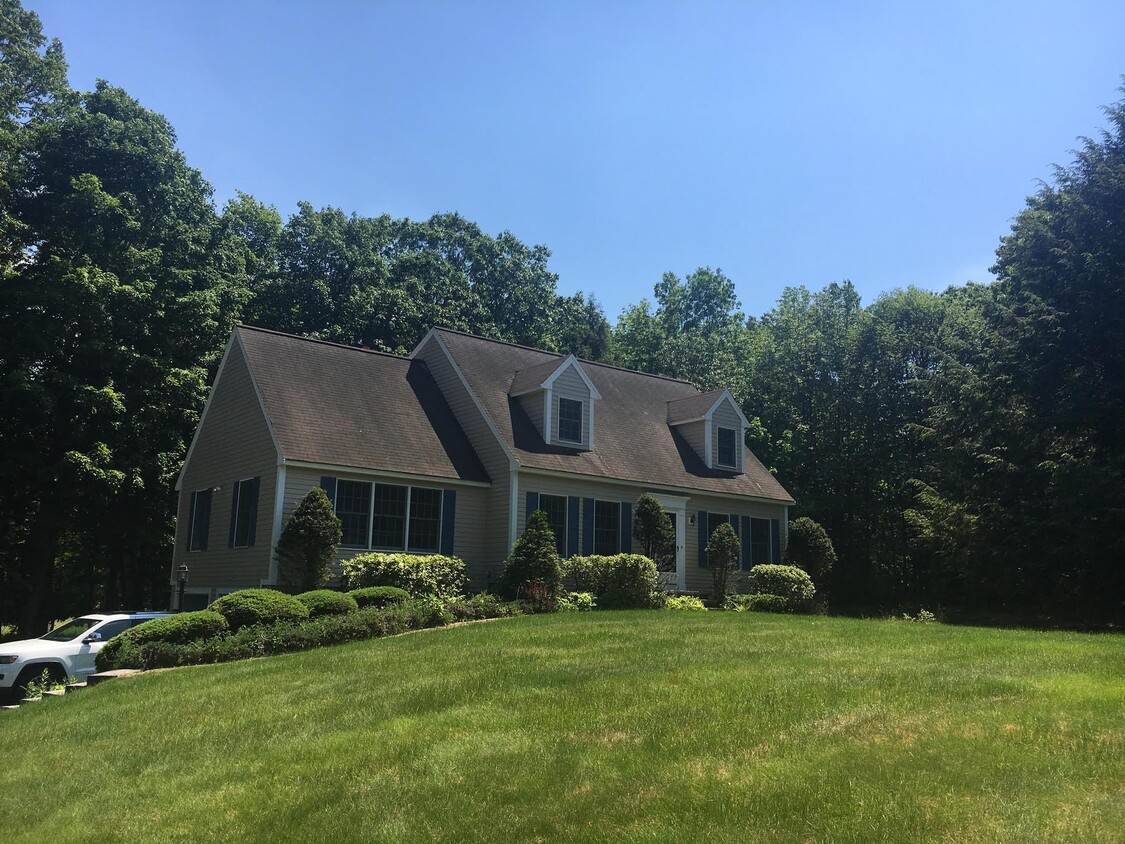 Primary Photo - 10 Forest Dr
