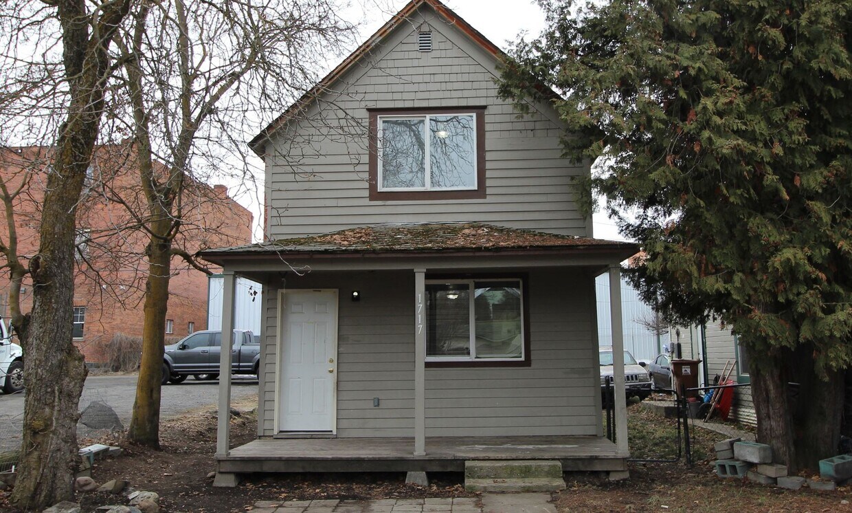 Primary Photo - 1717 W Maxwell Ave