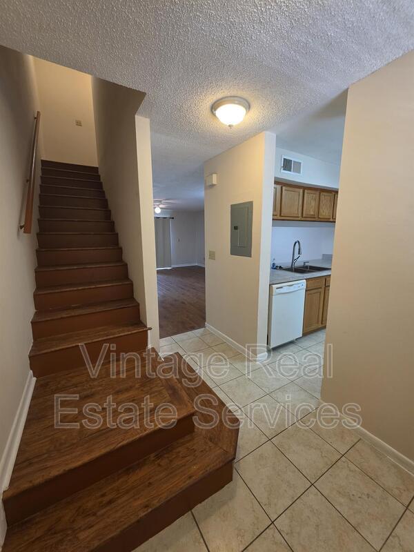 Building Photo - 5202 Sunridge Palms Dr