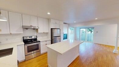 Building Photo - 117-119 Altena St