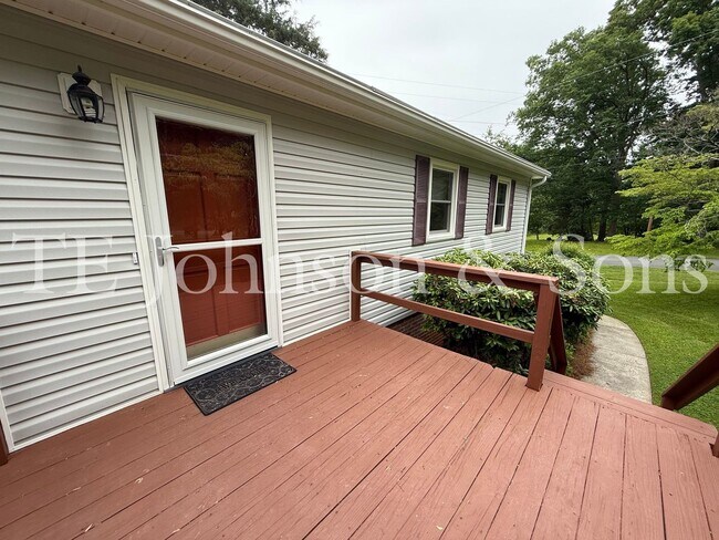 Building Photo - 3 Bedroom Close to Mt. Tabor