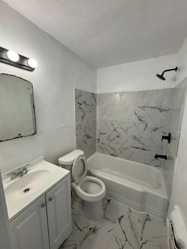 Building Photo - 3349 14th St