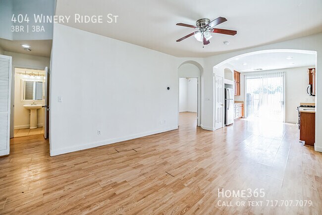 Foto del edificio - Beautiful 3 Bedroom 3 Bathroom Home - Look...