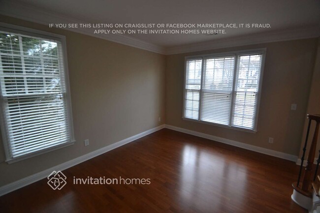 Foto del edificio - 1451 Heatherglade Ln