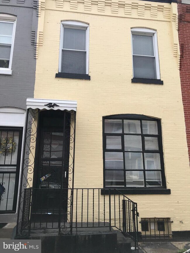 Building Photo - 832 Hutton St
