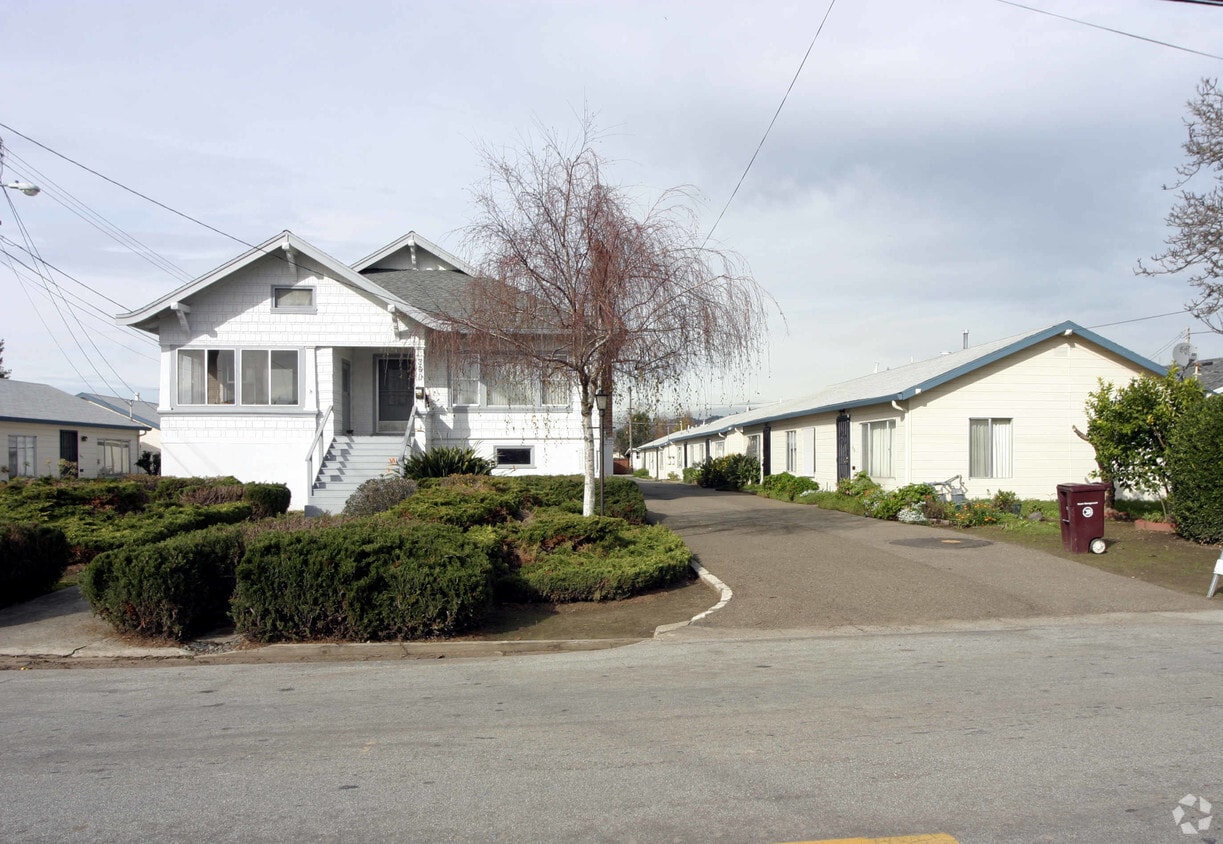 Building Photo - 346-376 Grove Way