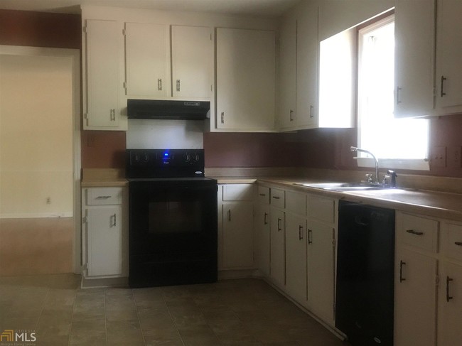 Building Photo - 116 White Oak Ln
