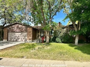 Building Photo - 128 Country Club Dr