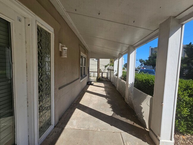 Foto del edificio - 3 BD / 2 BA Unfurnished - One block to the beach