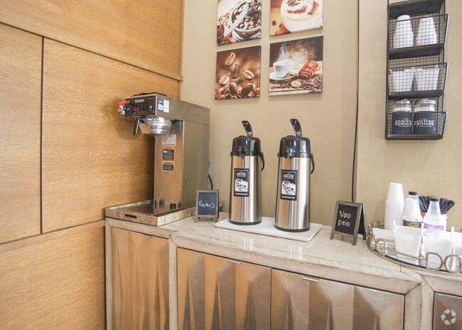 Coffee Bar - Vista Condominiums