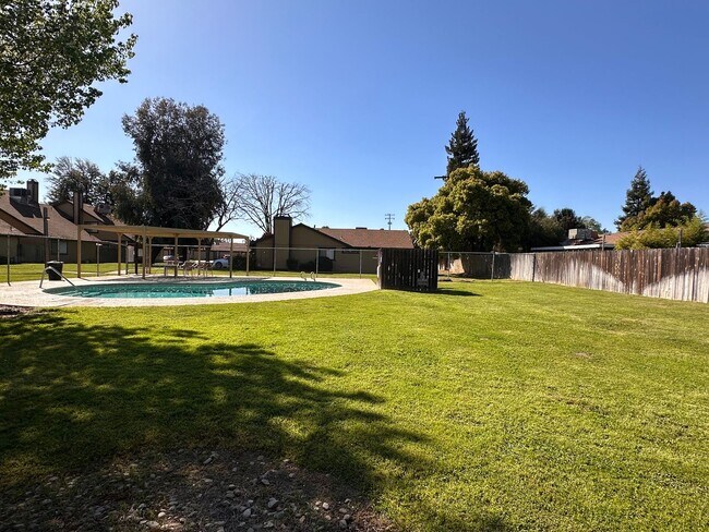 Building Photo - SE Visalia condo coming soon!