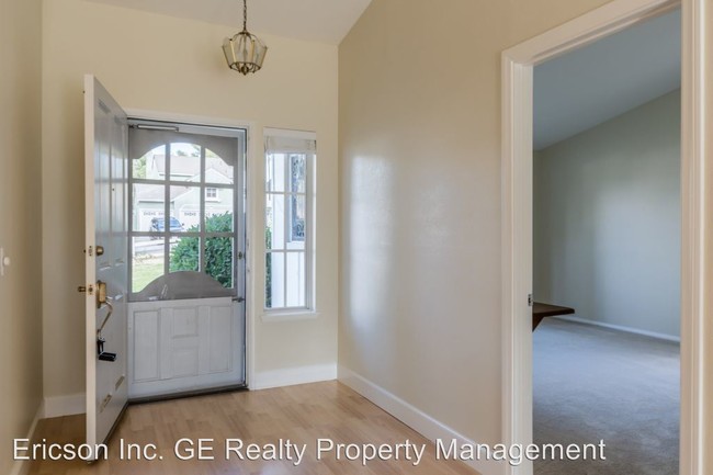 Foto del edificio - 3 br, 2 bath House - 1904 Rocking Horse