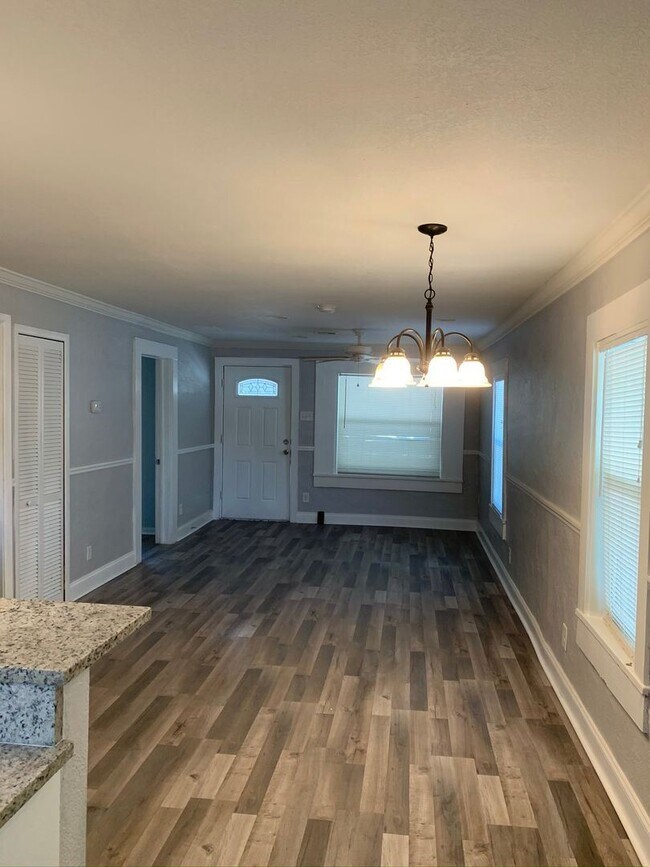 Foto del edificio - 2 br, 1 bath House - 2707 EAST 11TH AVE