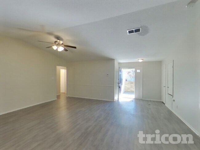 Foto del edificio - 820 Oak Grove Ln