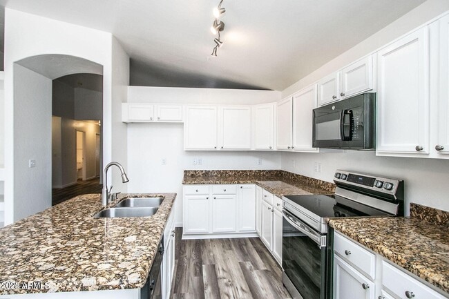 Building Photo - 7549 E Christmas Cholla Dr