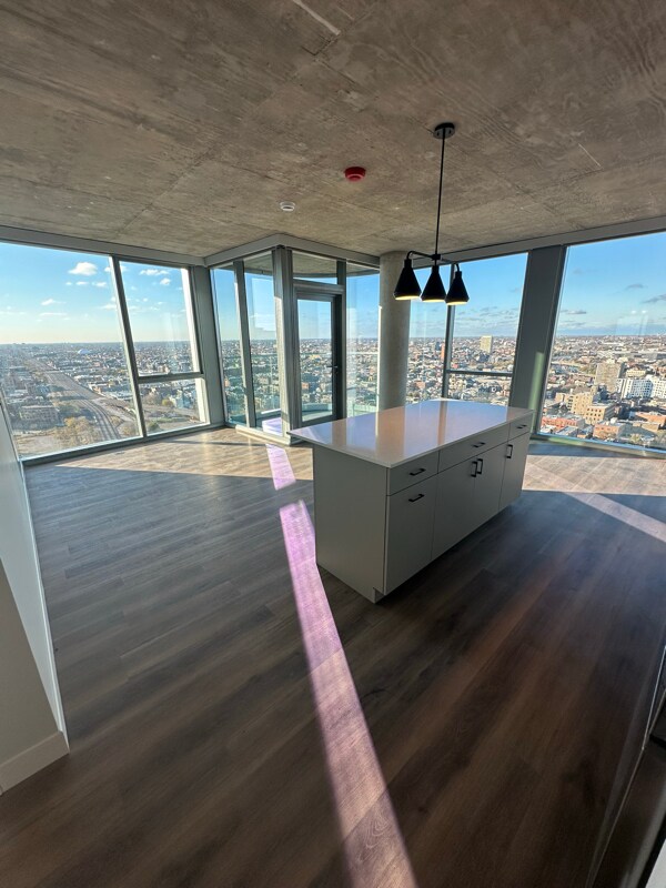 Foto del edificio - 315 N May St