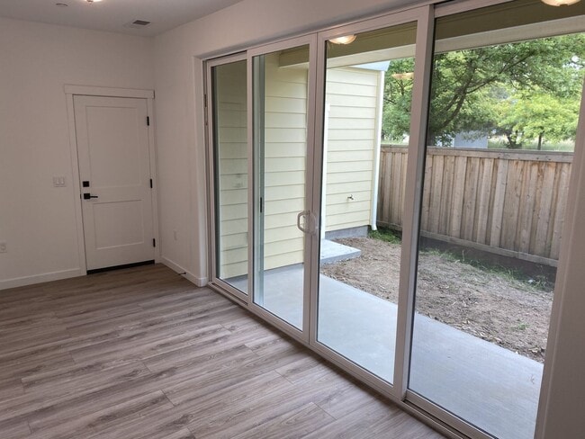 Building Photo - Newer 3 Bedroom, 2.5 Bath, 1808 Square Foo...