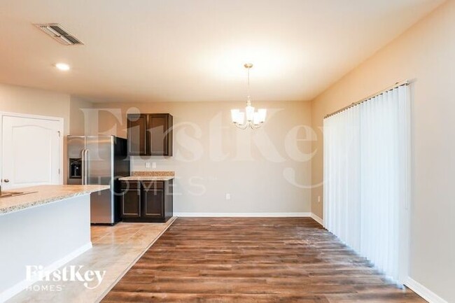 Foto del edificio - 2149 Rose Blvd