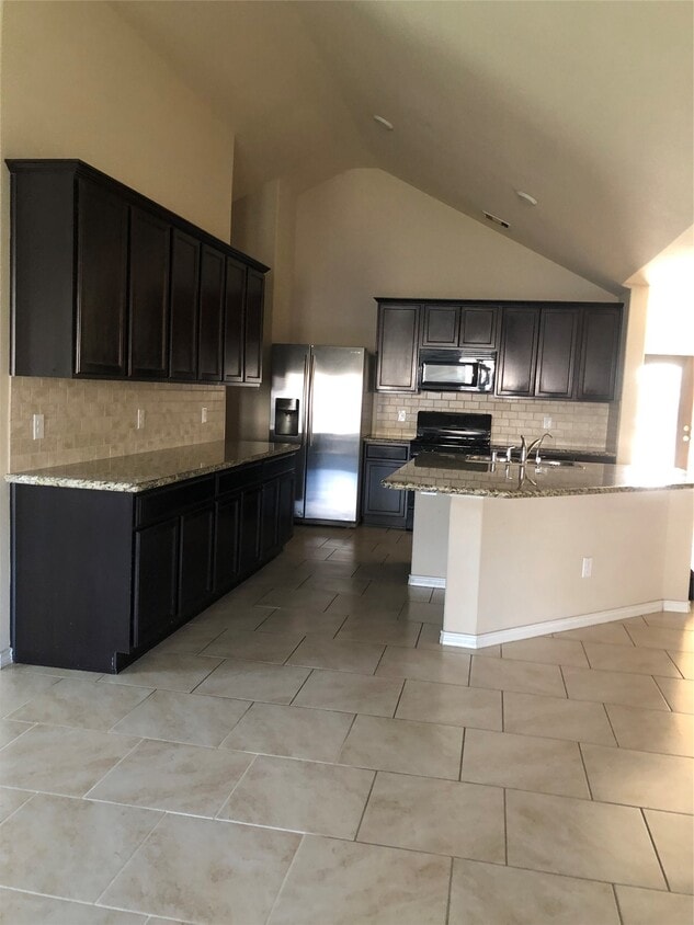 Foto del edificio - 17638 Rose Summit Ln