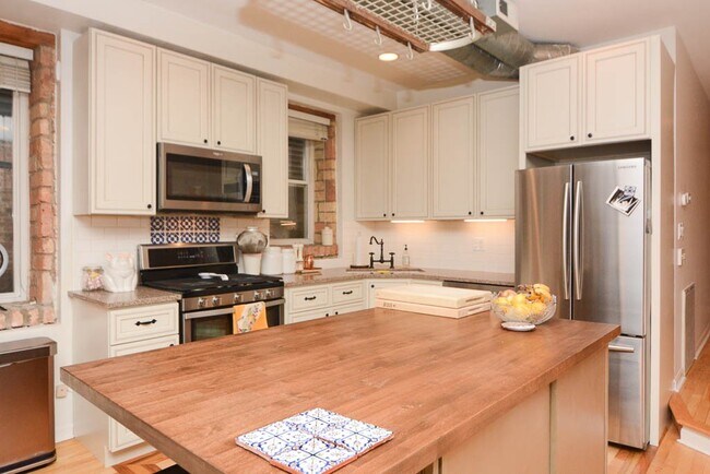 Foto del edificio - 1723 W Erie St