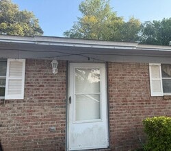 Building Photo - 717 Navy St