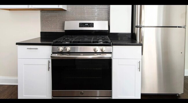 Foto del edificio - 3821 N Greenview Ave