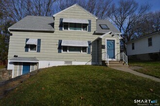 Building Photo - 448 Tudor St