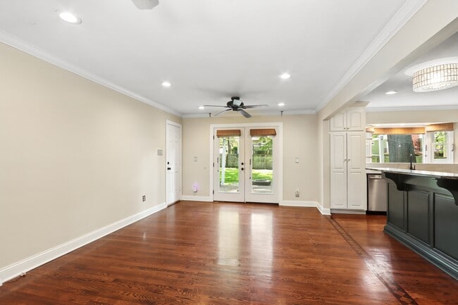 Foto del edificio - 8125 Lamar Ave