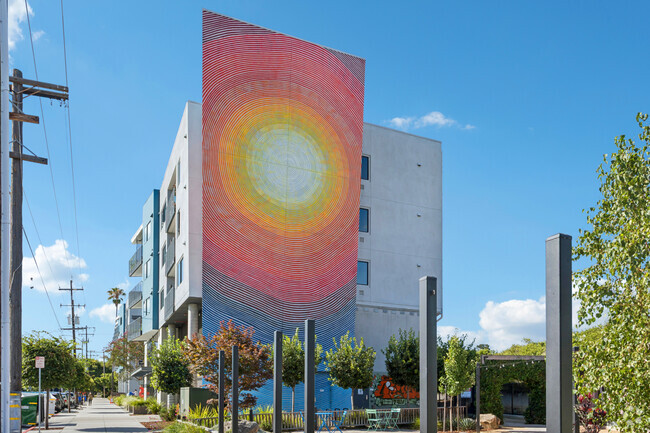 Foto del edificio - Exhibit at J Town