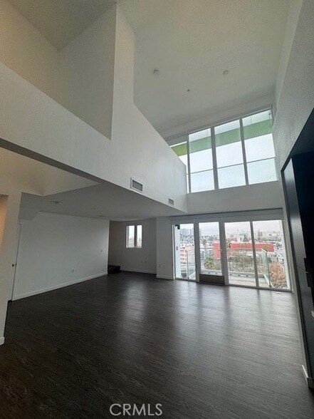 Building Photo - 5750 Hollywood Blvd