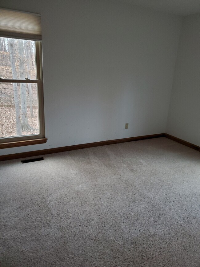upstairs bedroom 1 - 108 Jefferson Dr