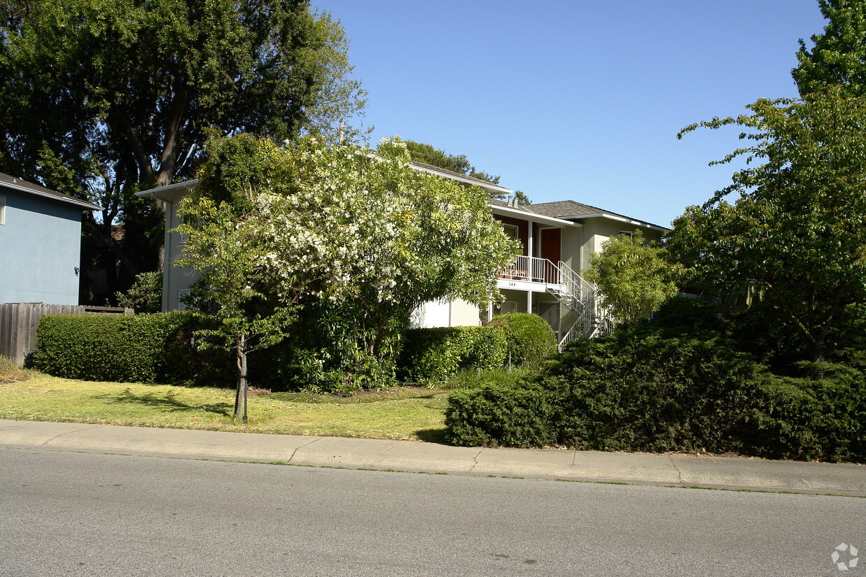 Primary Photo - 344 Waverley St