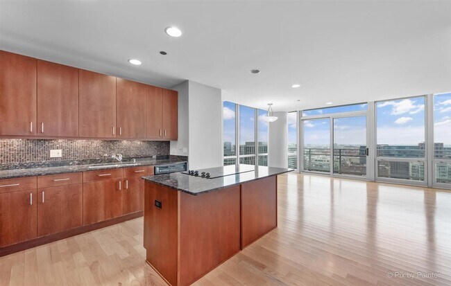Foto del edificio - 737 W Washington Blvd