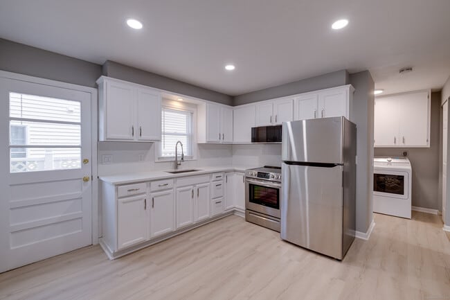 Building Photo - 151 Seaside Ave