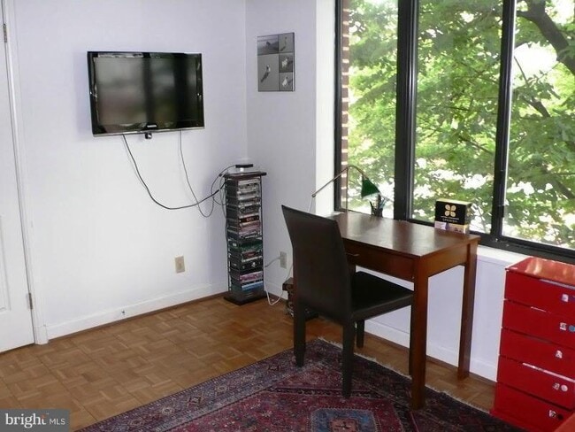 Foto del edificio - 1077 30th St NW