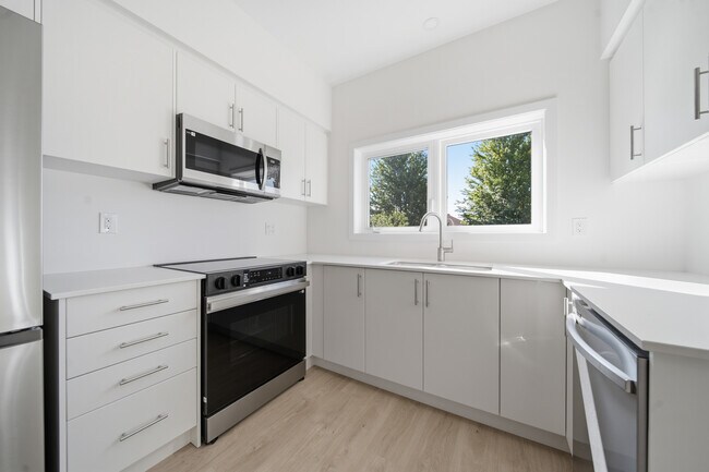 Photo du bâtiment - 42 Lowes Rd W