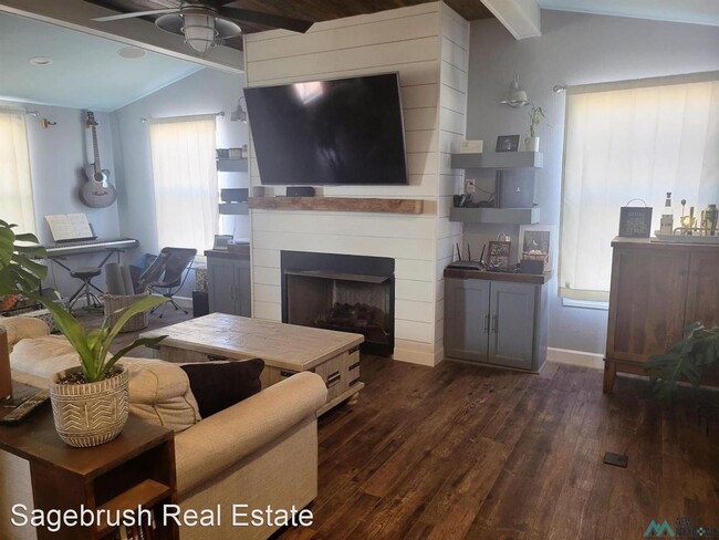 Building Photo - 3 br, 2 bath House - 470 S. Roosevelt Rd