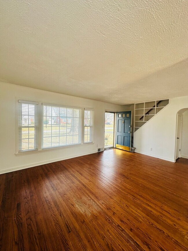 Foto del edificio - Spacious and stylish home in a prime Louisville location!